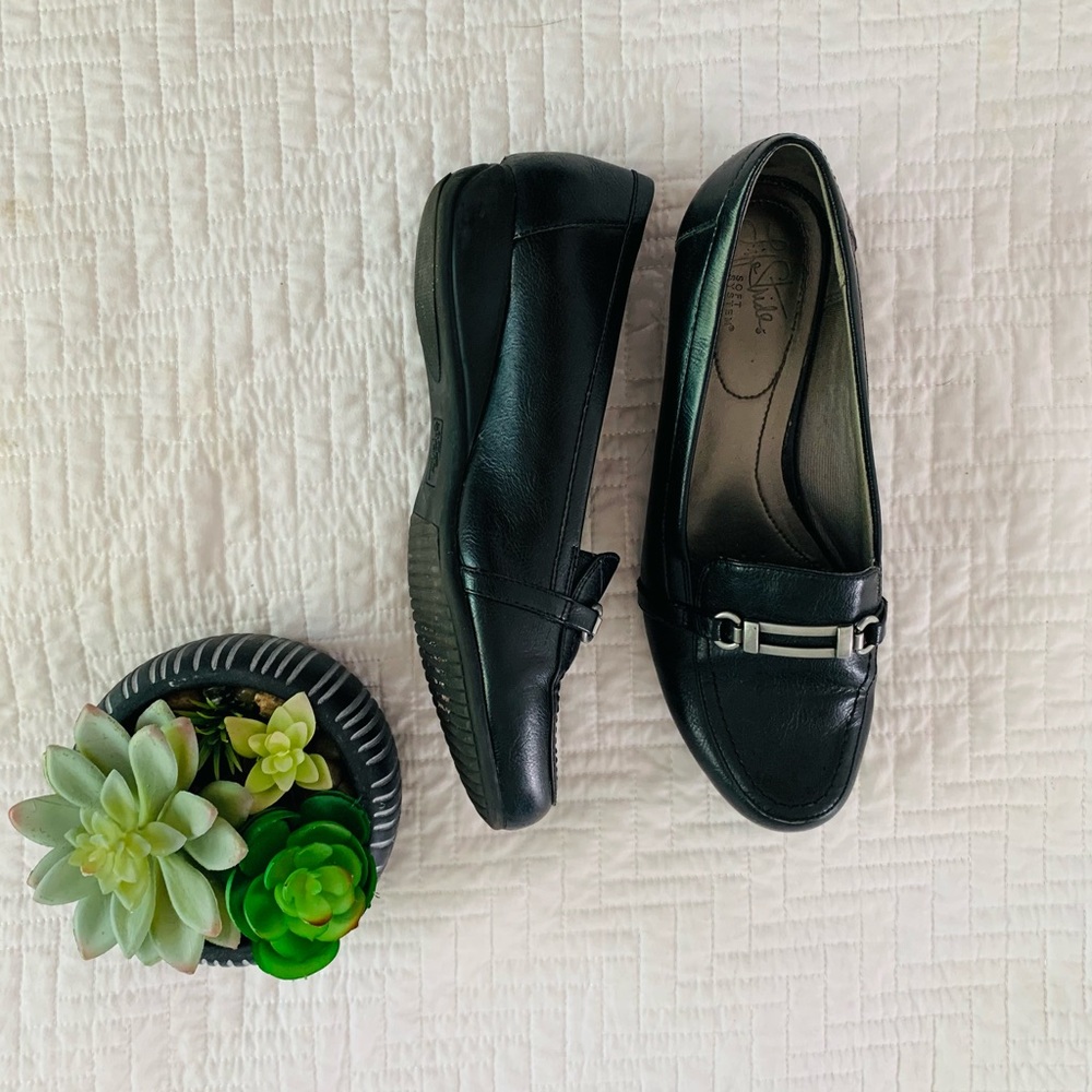 Women’s leather 8.5 black flats, clogs, work shoes